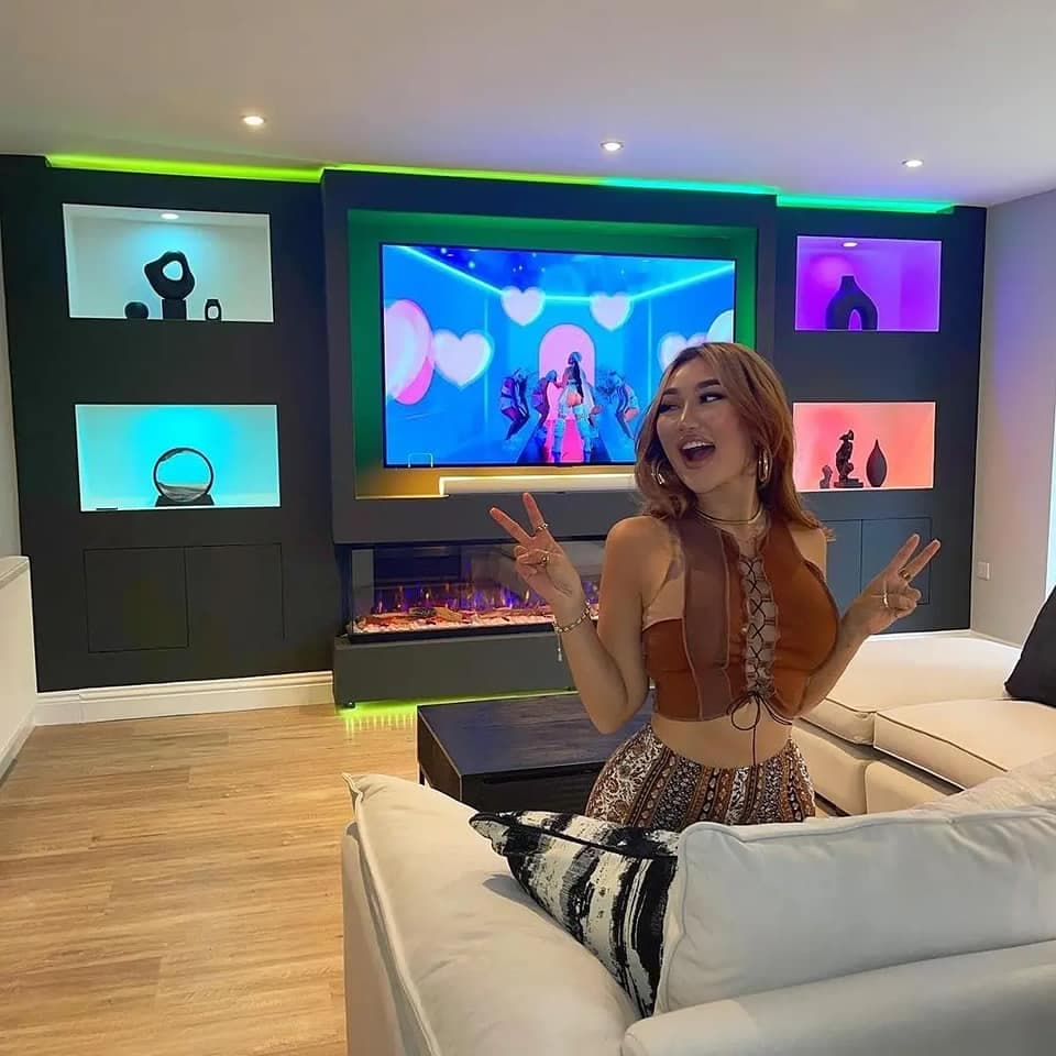 Thuy Le in front of her bespoke panoramic 2000